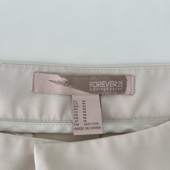 F21 white dress shorts, size M - Picture 2 of 7